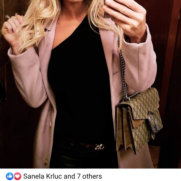 Abercrombie & Fitch - Picture 7 of 8